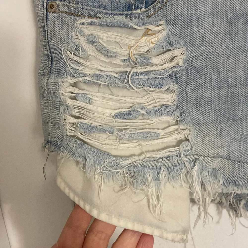 American Eagle Hi-Rise Festival Shortie Light Wash Cut Off Jean Shorts SZ 8 - Picture 3 of 7